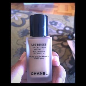Chanel Les Beiges Healthy Glow Foundation